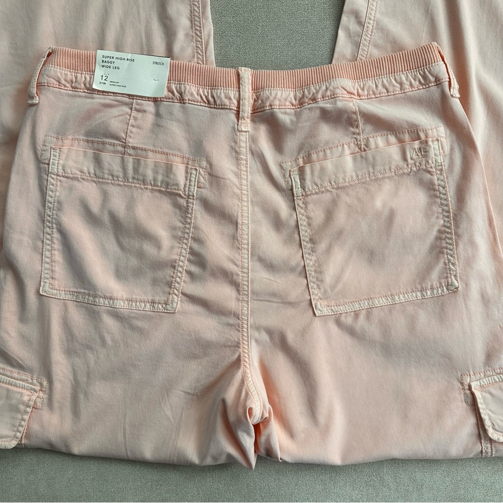 American Eagle Super High Rise Baggy Wide-Leg Cargo Pants. Peach. 12. NWT *flaw* - Picture 6 of 13